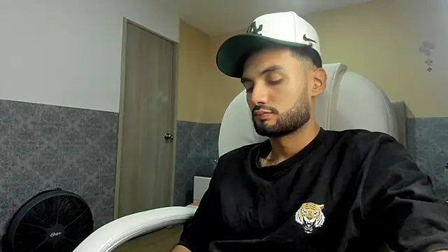 Snapshot of Ryan_Jackson_ chatting on 09-23-25, 12:13 Ryan Jackson  online show from 09-23-25, 12:13