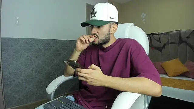 Snapshot of Ryan_Jackson_ chatting on 10-01-25, 11:11 Ryan Jackson  online show from 10-01-25, 11:11