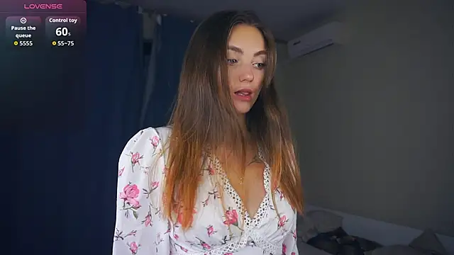 LoraDavi online show from 10-22-25, 07:08