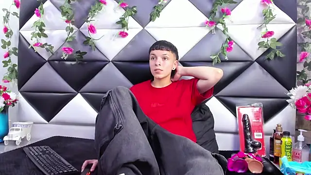 Snapshot of Megan_Thompson_ chatting on 09-26-25, 02:15 Megan Thompson  online show from 09-26-25, 02:15