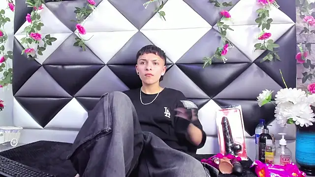 Snapshot of Megan_Thompson_ chatting on 10-02-25, 02:18 Megan Thompson  online show from 10-02-25, 02:18