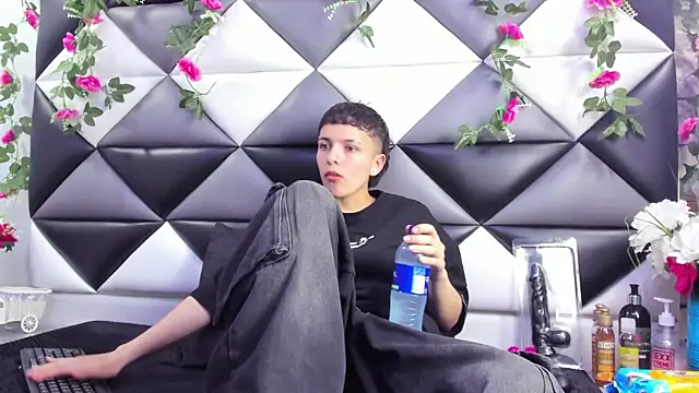 Snapshot of Megan_Thompson_ chatting on 10-04-25, 02:20 Megan Thompson  online show from 10-04-25, 02:20