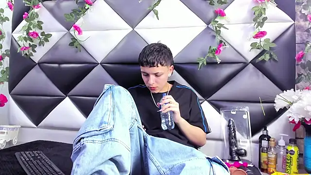 Snapshot of Megan_Thompson_ chatting on 10-09-25, 02:20 Megan Thompson  online show from 10-09-25, 02:20