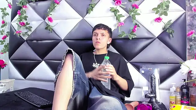 Megan Thompson  online show from 11-19-25, 02:11