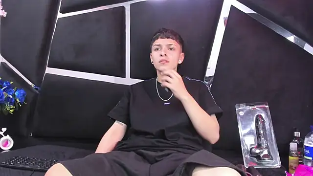 Snapshot of Megan_Thompson_ chatting on 12-18-25, 02:17 Megan Thompson online show from 12-18-25, 02:17