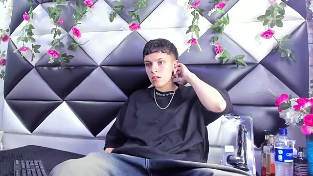 Snapshot of Megan_Thompson_ chatting on 12-20-25, 02:51 Megan Thompson online show from 12-20-25, 02:51