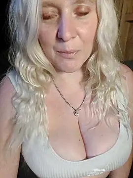 Bouncy-Bella28X online show from 10-08-25, 11:30