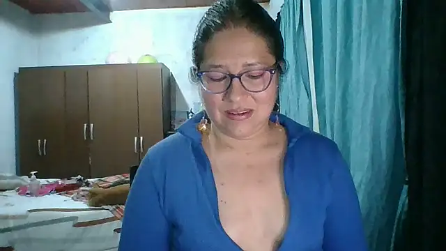 scarlett widow  online show from 10-05-25, 04:33