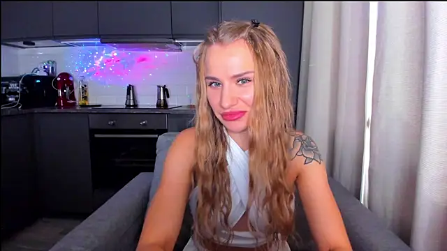 Snapshot of MashaFromRussia__ chatting on 09-15-25, 07:41 MashaFromRussia online show from 09-15-25, 07:41