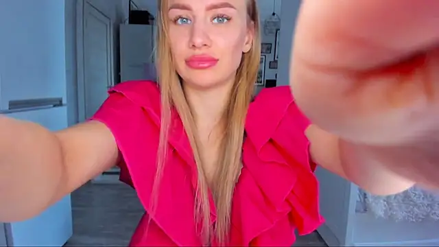 Snapshot of MashaFromRussia__ chatting on 10-19-25, 08:48 MashaFromRussia online show from 10-19-25, 08:48