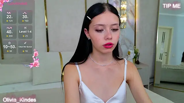 Olivia Kindes online show from 09-19-25, 04:51