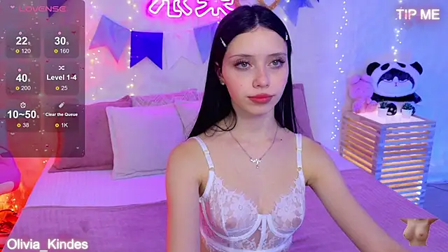 Olivia Kindes online show from 10-06-25, 04:59