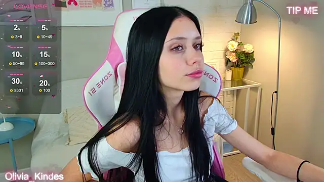 Olivia Kindes online show from 10-21-25, 05:02
