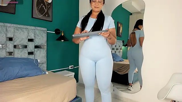 tamara lovv online show from 11-28-25, 12:19