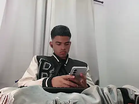 camillo beischel  online show from 10-05-25, 07:01