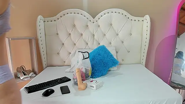 Alison Milk online show from 10-15-25, 01:22