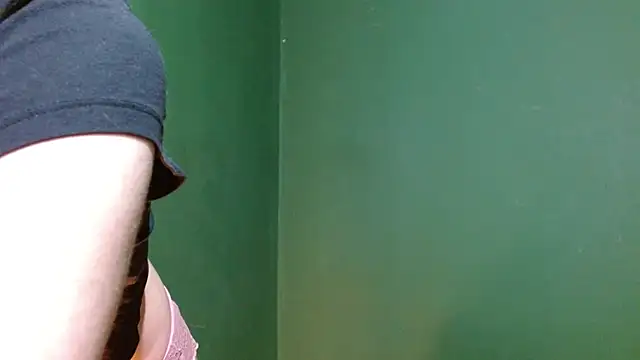 Snapshot of Roxiehood chatting on 09-12-25, 02:44 Roxiehood online show from 09-12-25, 02:44