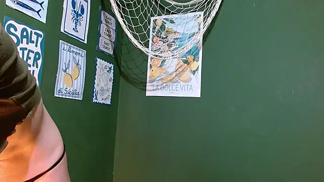 Snapshot of Roxiehood chatting on 09-26-25, 02:15 Roxiehood online show from 09-26-25, 02:15