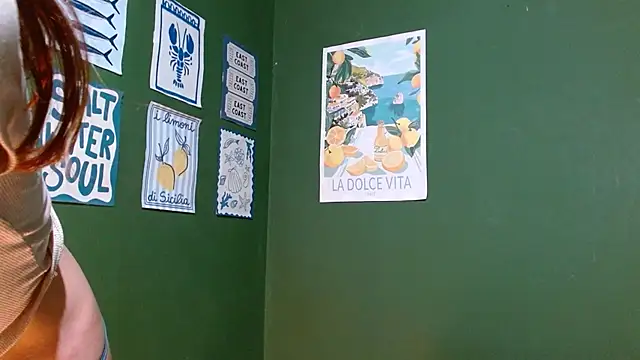 Snapshot of Roxiehood chatting on 10-20-25, 02:23 Roxiehood online show from 10-20-25, 02:23