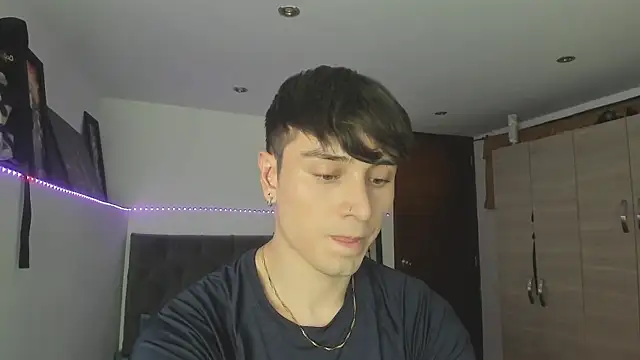 Snapshot of stevve_14 chatting on 10-11-25, 04:12 stevve 14 online show from 10-11-25, 04:12