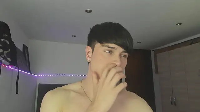 Snapshot of stevve_14 chatting on 10-21-25, 01:50 stevve 14 online show from 10-21-25, 01:50