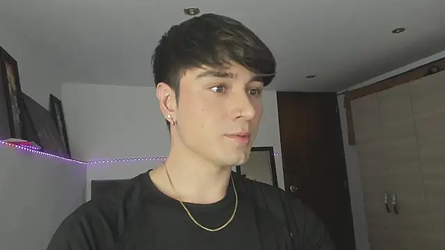 Snapshot of stevve_14 chatting on 10-31-25, 02:34 stevve 14 online show from 10-31-25, 02:34