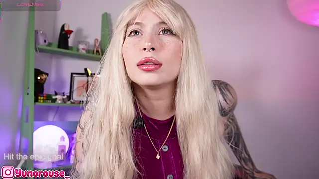 Snapshot of YunoRose_ chatting on 10-18-25, 03:42 YunoRose online show from 10-18-25, 03:42
