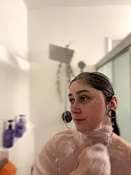 Alix Valentine online show from 10-15-25, 04:07