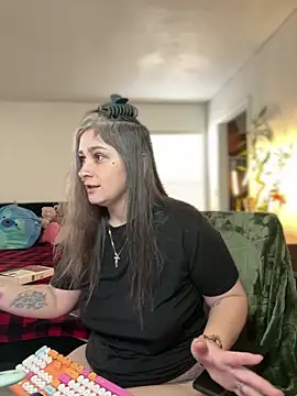 Snapshot of Alix_Valentine chatting on 01-05-26, 05:38 Alix Valentine online show from 01-05-26, 05:38