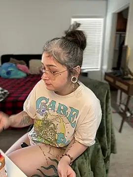 Snapshot of Alix_Valentine chatting on 02-17-26, 07:09 Alix Valentine online show from 02-17-26, 07:09