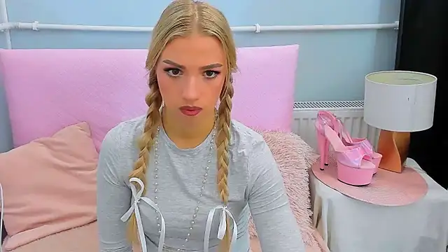 EvetteRose online show from 10-14-25, 03:24