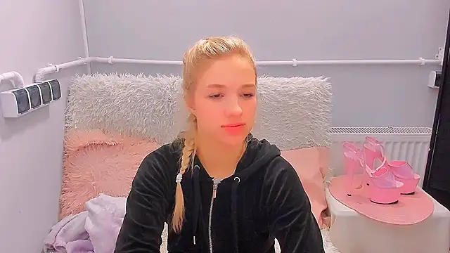 EvetteRose online show from 03-28-26, 06:18