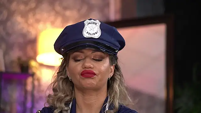 AlmaVelia online show from 12-13-25, 10:26