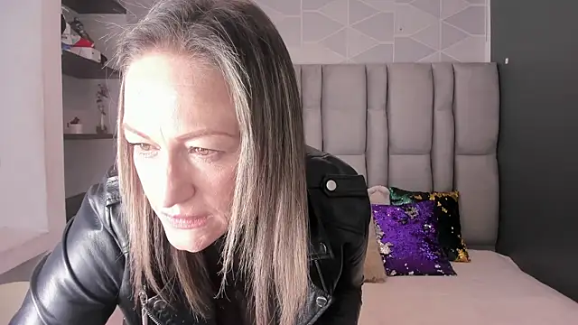 Charlot milf online show from 10-18-25, 11:44