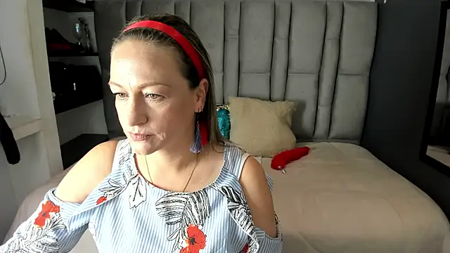 Charlot milf online show from 11-17-25, 12:44