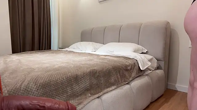 Kelly Berry   online show from 09-15-25, 08:25