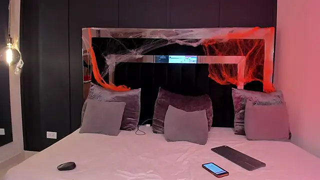 sofiaa brown online show from 10-25-25, 05:04