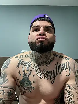 Snapshot of crazybarber69 chatting on 02-20-26, 07:32 crazybarber69 online show from 02-20-26, 07:32