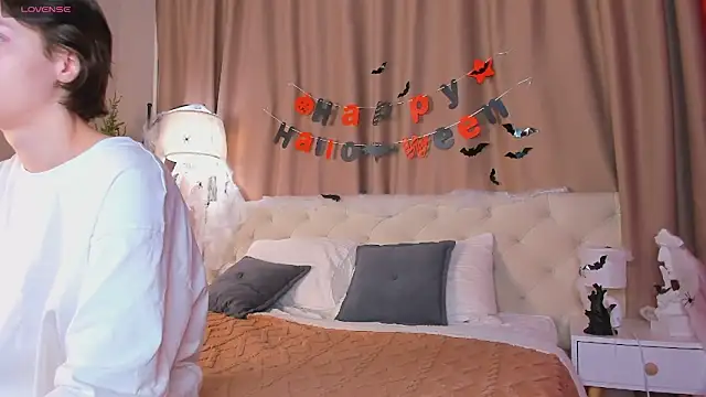 Skelerata online show from 10-30-25, 01:18