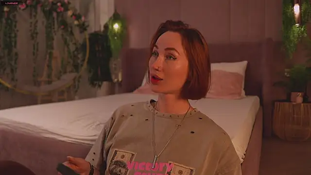 Serena Waldarf online show from 11-08-25, 03:45