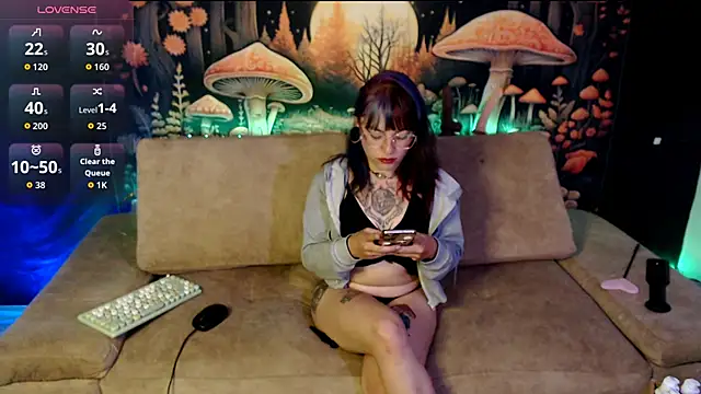 Snapshot of LunaBunny8 chatting on 09-23-25, 12:13 LunaBunny8 online show from 09-23-25, 12:13