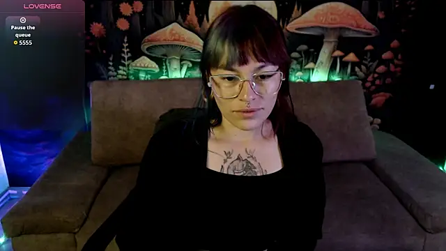 Snapshot of LunaBunny8 chatting on 09-24-25, 01:09 LunaBunny8 online show from 09-24-25, 01:09