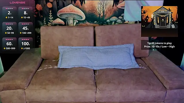 Snapshot of LunaBunny8 chatting on 10-14-25, 07:31 LunaBunny8 online show from 10-14-25, 07:31