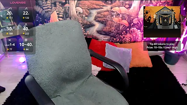 Snapshot of LunaBunny8 chatting on 10-24-25, 01:03 LunaBunny8 online show from 10-24-25, 01:03