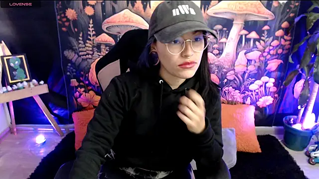 Snapshot of LunaBunny8 chatting on 11-06-25, 03:13 LunaBunny8 online show from 11-06-25, 03:13