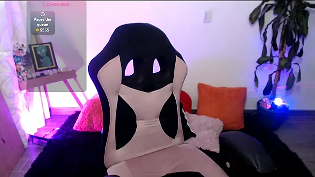 Snapshot of LunaBunny8 chatting on 11-13-25, 01:59 LunaBunny8 online show from 11-13-25, 01:59