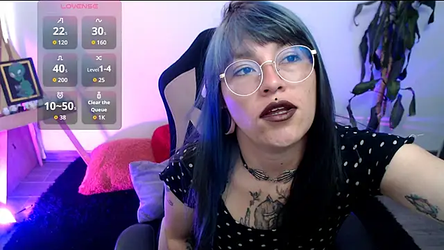 Snapshot of LunaBunny8 chatting on 11-24-25, 02:06 LunaBunny8 online show from 11-24-25, 02:06