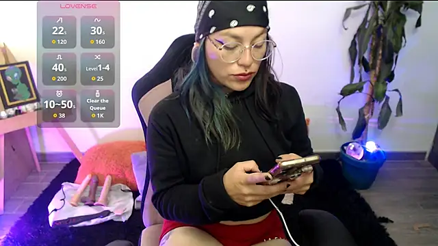 Snapshot of LunaBunny8 chatting on 11-25-25, 02:50 LunaBunny8 online show from 11-25-25, 02:50