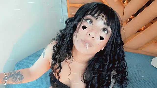 Snapshot of Soleil_66 chatting on 02-06-26, 04:39 Soleil 66 online show from 02-06-26, 04:39