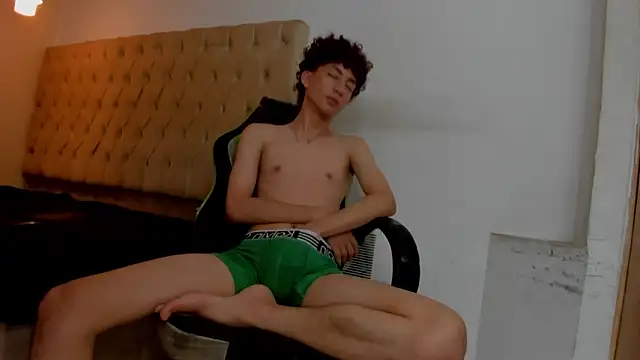 Darkknightx01 online show from 02-06-26, 09:01